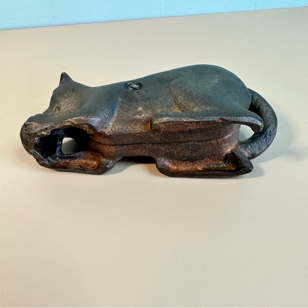 VTG Cast Iron Cat with Yarn Bank 2.5"H x 2"W x 5"D - Picture 6 of 8